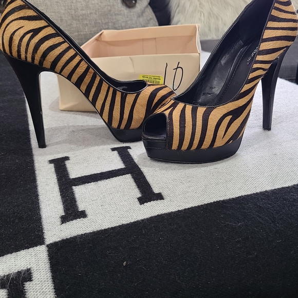 BCBGeneration Black and Brown Platform Heels - Picture 1 of 8